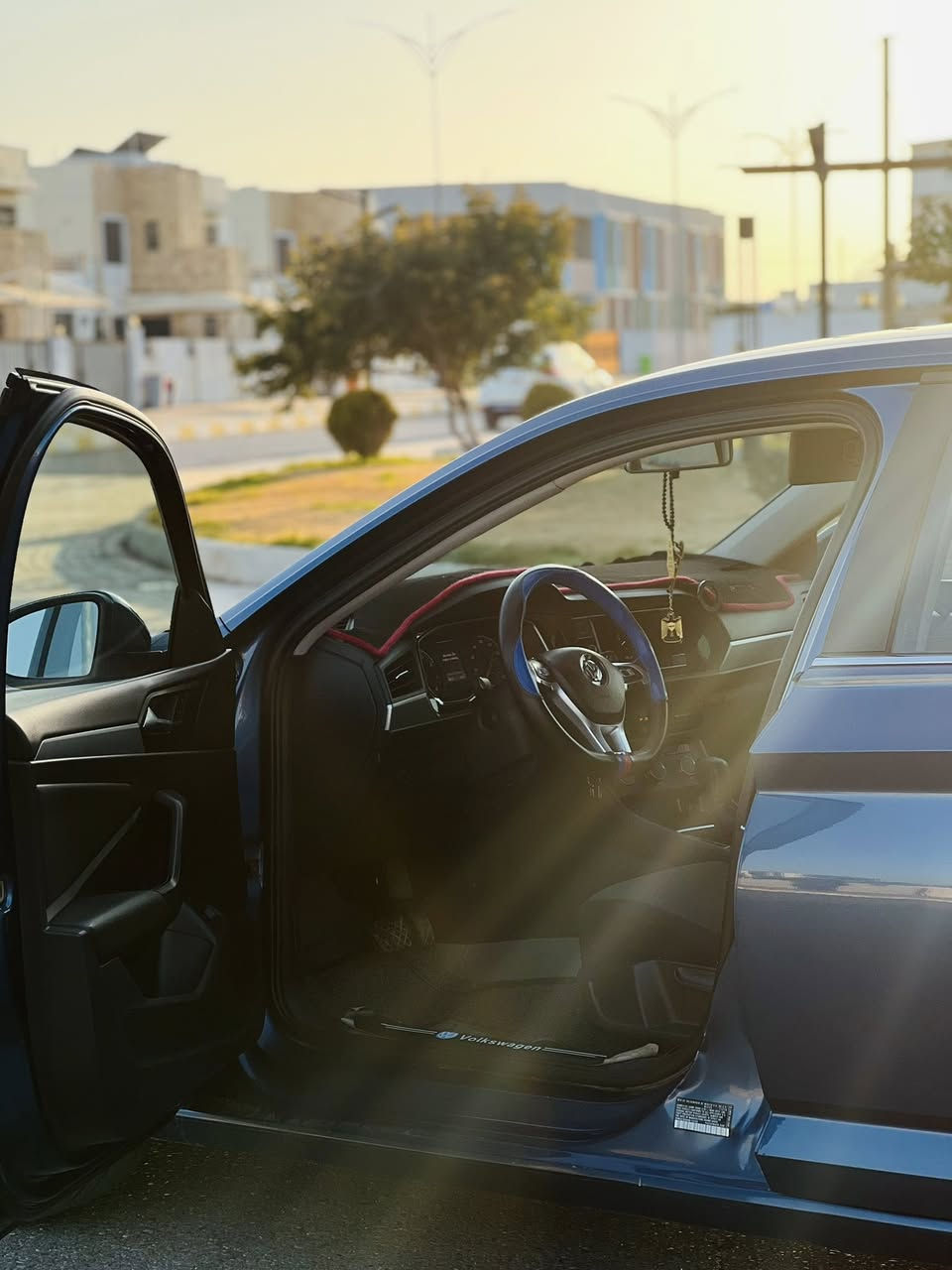 السلامه عليكم
جيتا 2019.  SE
ضرر بابين جهت السايق 
رقم اربيل بأسمي هزه جديده سنويه جديده 
صور الضرر موجود بل منشور 
السياره بلاديه وبعد احلا من الصور 
تخم تاير جديد
باتري جديد 
حداديه كلها شرط 
السياره ترايها دهن 
مكان السياره. تكريت.  القادسيه. 
اعتذر عن الاقساط ولوعده 
يرهم مراوس حسب القناعه
السعر المطلوب 135 وبيها مجال كلش بسيط
للاستفسار ***********
