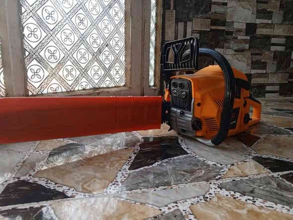 السلام عليكم منشار بعده جديد للبيع سعره ١٠٠ مكاني حديثه ***********
