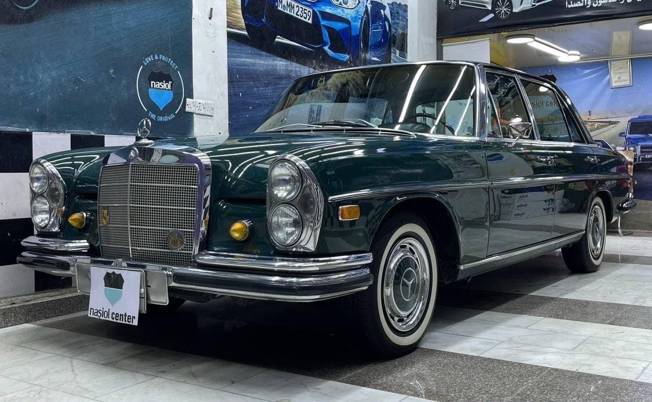 مارسدس انتيكا موديل 1969 حجم المكينه 300 رئاسيه بيها مكانات صبغ رقم بغداد موقع بغداد بلديات
ممكن تذكر شنو حالة المكينه والكير؟ وهل السيارة ماشية وجاهزة لو بيها أي ملاحظات ميكانيكية حالياً؟: 
السياره جاهزه من كلشي مكينه وكير كفاله
هل بيها أوراق/سنوية/لوح بغداد جاهز، لو تحتاج نقل ملكية أو أي معاملات؟: 
جاهزه لوحات وسنويه بغداد انگليزي هزه جديده
وين موقع السيارة بالضبط داخل بغداد، وهل متوفر فحص أو معاينة قبل الشراء؟: 
بغداد البلديات
شنو آخر سعر تريدها، وهل أكو قابلية بسيطة على التفاوض؟: 
20000 دولار
إذا أكو أي شغل على الهيكل أو الصبغ غير المذكور، مثل لحام/حوادث/نفخ، تگدر توضحها؟: 
مكانات صبغ 