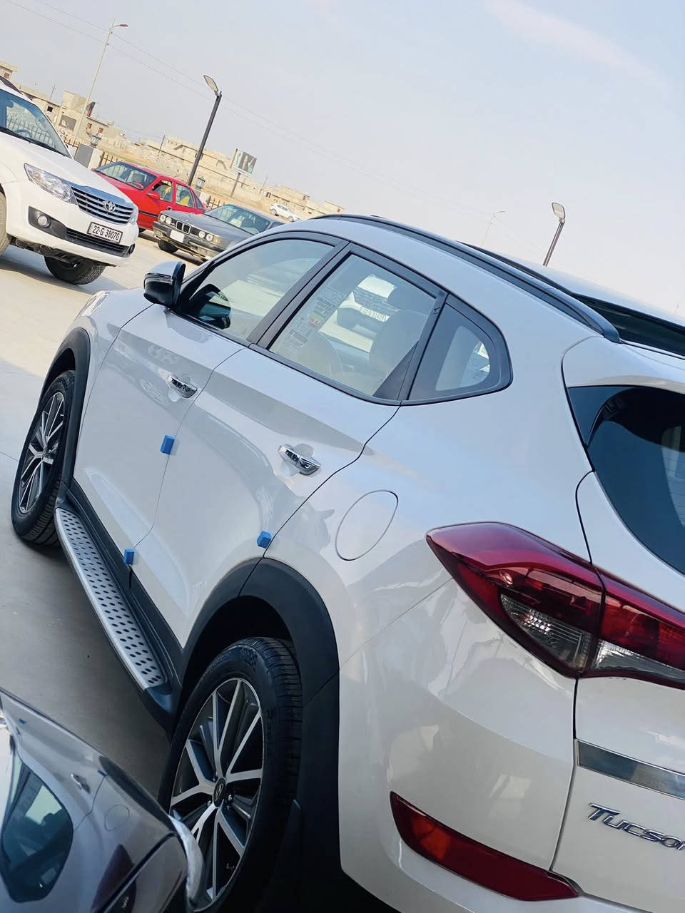 تكسون 2017 خليجي كوري
بنرامه 
شاشه تحكمات ستيرن 
حساسات امامي خلفي 
قطعتين تبريد 
دوسات 
لايت لد بك لايت لد 
ماشيه 70 حقيقي 
وضع شركه 
الاستفسار:***********
