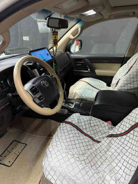 لاندكروز 2011 ستينية
كفالة عامة من صبغ وحادث وتبديل  
ماشية 114 الف   
شرط ترايك زيرو حدادية 100/100. تخم تاير ياباني.  

السعر 360 $ وبيها مجال قليل جدا
واكو كلشي بالسوك بس النظيف والجاهز يختلف
مكان السيارة ميسان مركز المدينة
رقم بغداد بأسمي
الا تصال ***********
