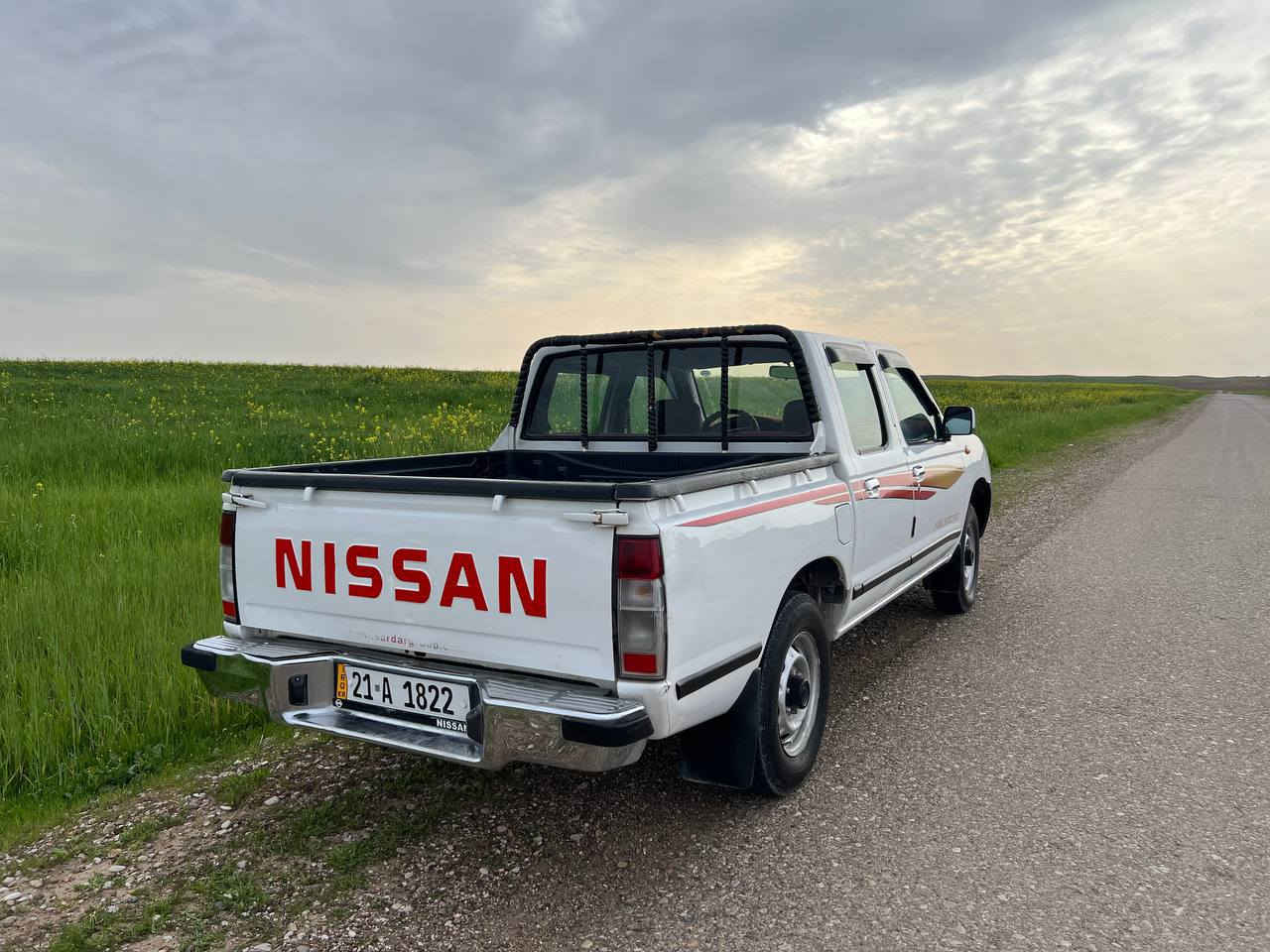 نیسان پیکاب  2008
سەنەوەی و ژینگەو ڕێگەوبان تازەیە تا 2029
بەناوی خۆمانەوەیە   شاشە هایپات 
سبوخی نیە بەس  دووسێ پەڵە ساردی هه یه 
چوارتایەی لۆکە  بەشەرتی ڕەقەو تەقە 
مەکینەی لۆکە نەکراوەتۆ  هه مووگیانی بەشەرت
ژمارەی 
مووبایل  ***********
