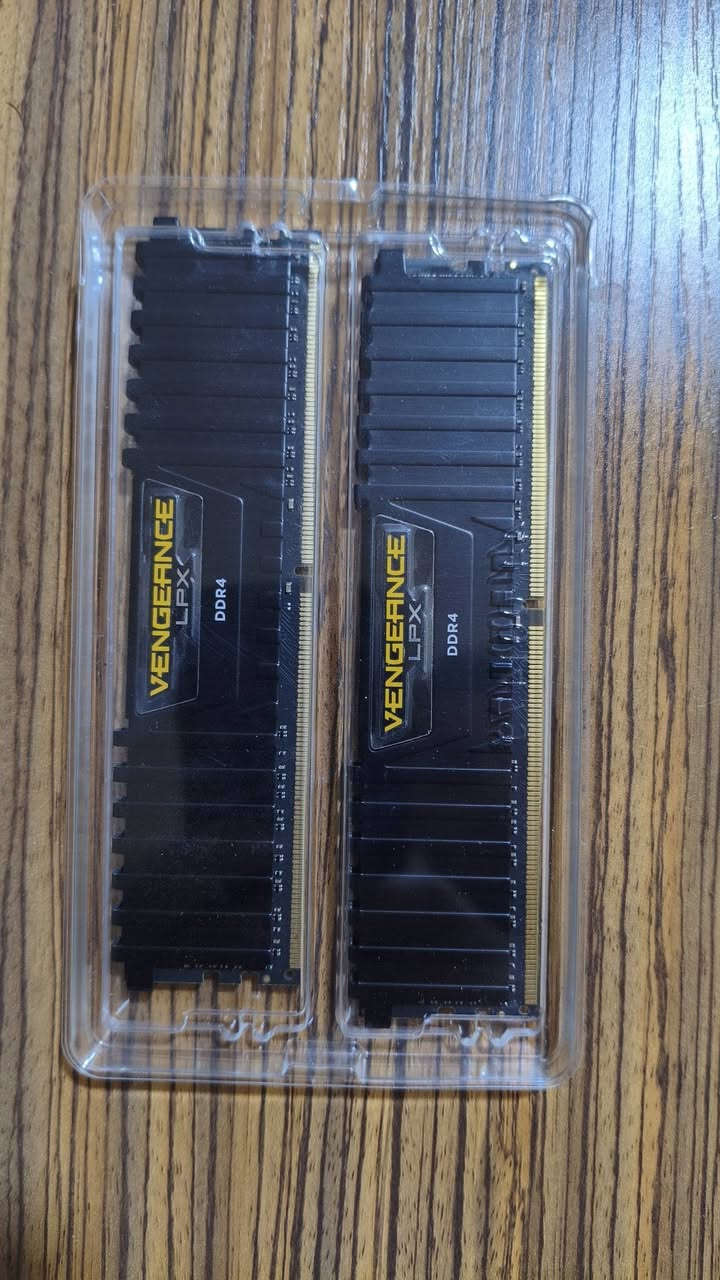 قطع كمبيوتر نظيفه جداً استعمال شهر ونص RAM 2×16 و MOTHERBOARD
RAM 2 × 16 ( 32 )

MOTHERBOARD B760 DS3H DDR4

قطع نظيفه استعمال قليل

سعر الرام ( 300 ) الف دينار عراقي 🇮🇶

سعر الموذير بورد ( 110 )  الف دينار عراقي 🇮🇶

السعر الكلي ( 410 ) الف دينار عراقي 🇮🇶

مكاني البصره/ الزبير 

رقم تواصل ***********
