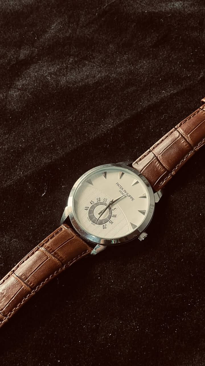 �🔥 فخامة ما تتكرر 🔥🚨
ساعة Patek Philippe ستايل راقي 👑

إذا تريد هيبة وشكل يخطف الأنظار من أول لبسة 😎
هاي الساعة تعطيك لوك كلاسيك فاخر بكل تفاصيلها ✨

💎 تصميم أنيق بوجه مميز
⌚ تفاصيل دقيقة تبين الذوق العالي
🤎 سوار جلد بني فخم ومريح
🔥 مناسبة للدوام والمناسبات الخاصة

💰 السعر خيالي (التفاصيل خاص)
🚚 توصيل لكل العراق

📩 احجز هسه قبل لا تخلص الكمي


**إذا كنت صاحب هذا الإعلان وتريد حذفه لأي سبب، رجاءا أرسل رسالة إلى الدعم الفني**