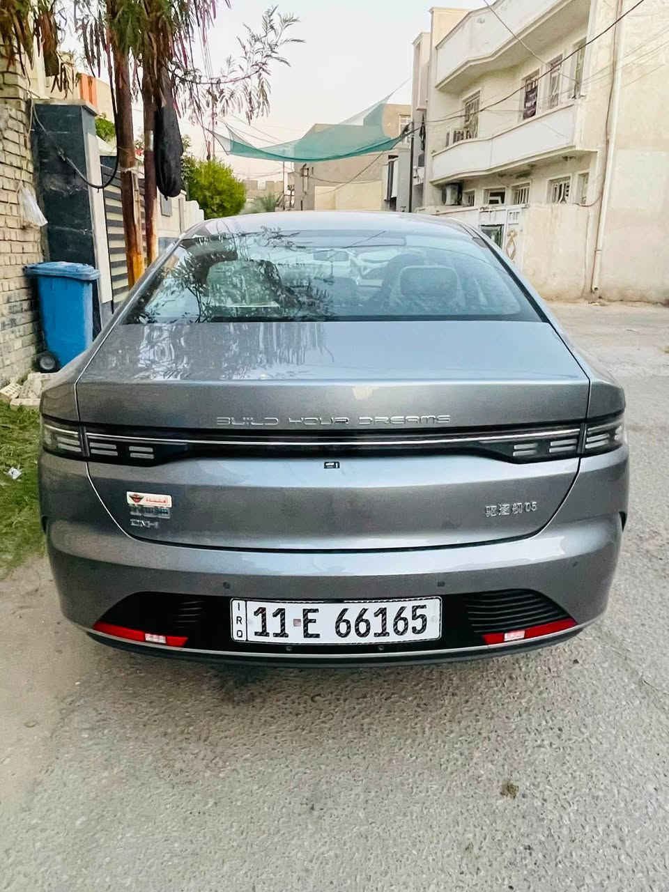 بي واي دي دستروير للبيع…
لون فيلي. رقم بغداد بأسمي ماشية 4000 hev 
مكفولة من الصبغ والبارد والتكحيل بيها ملاحظات بسيطة موضحة بالصور. 
السعر: 19 و300 وبيها مجال للشراي
العنوان: بغداد- الدورة *********** 
متواجد فيس وواتساب.
