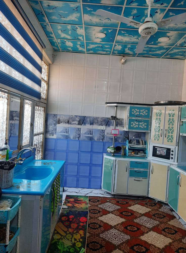 السلام عليكم بيت للبيع ١٣٠م القاطع قرب جامع الرسول بصف اسواق الصفوه بناء درجة أولى الواجهه ١٠م البيت مامطلوب اي سلفه ابيع نقدي فقط *********** غرفتين وصاله ومطبخ وصحيات واستقبال كامل من كلشي بيت جديد بناء كونكريت مسلح عالي عن الشارع (على المبادرة ما ابيع)
