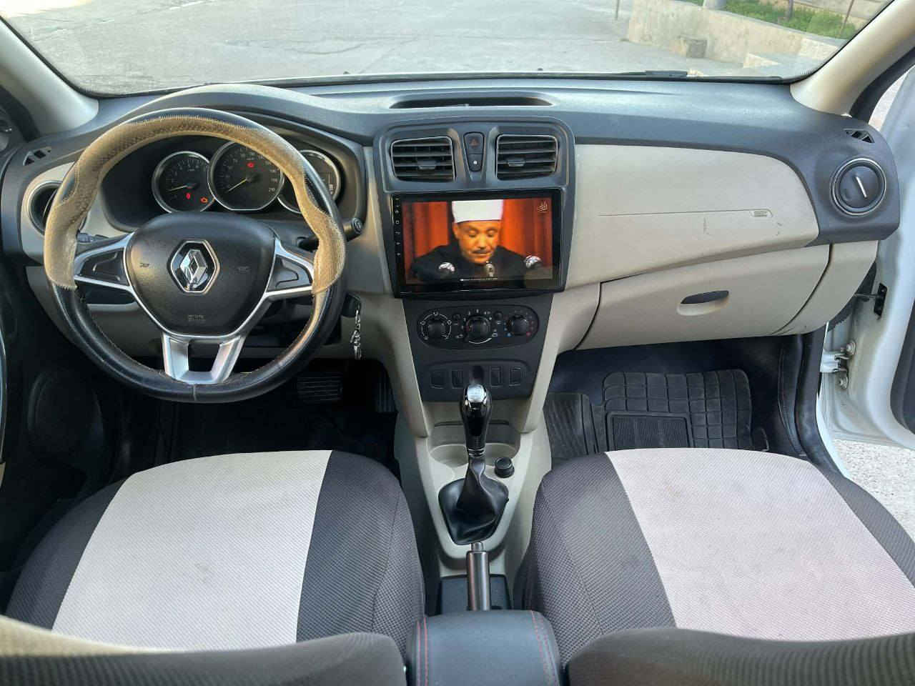 ڕینۆ سیمبول ٢٠١٧ سەنەوی تا ٢٠٢٩ بە ناوی خۆمانە، هایدرۆلیکی گێڕ و رۆنی مەکینەی گۆراوە یەک دینار مەسرەفی  نیە، مواسەفاتەکانی شاشە ئایپاد کامێرای دوواوە ویل کڕۆم دوو جام کارەبای گێری ئۆتۆماتیک و گێر عادیە نمونەیە لە جوانی، یەک پارچەی بۆیاغەی هەیە چاملغی لای سەکنی بێ ناو گرتن کەمێک قەڵەم کاری هەیە کە لە وێنەکە دیارە  سعری ٨٥ گەڵا و معامەلە

***********
*********** كويسينجاك, أربيل
