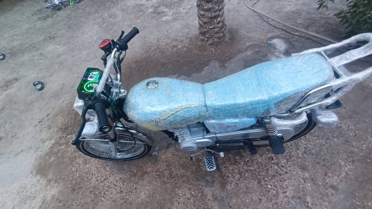 السلام عليكم 
دراجه نوع تايكر الاصلي للبيع موديل 2025 
اوراق اصولي 
دراجه مكفوله كفاله عامه كلشي جديد بيها 
صارلها 3 اشهر من طالعه من الوكيل 
بشهر ال 1 طالعه بعدهي زيرو ماشيه بس 6 الاف 
ما مفتوح ولا داخله تصليح  بيه نقص شغله وحده بس باتري مالتها هابط تريد اني ابدله الك تربد تخصمه من سعرها 
يرهم مراوس نامه شلامجه فقط او تايكر 
تريد بيع سعرها 700  قفل 
مكاني حله جامعة بابل 
رقمي 
***********
