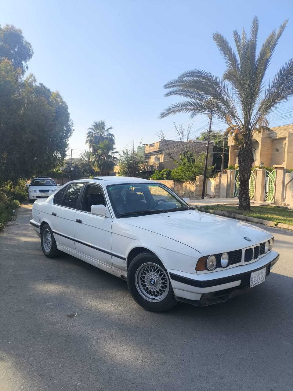 سلام عليكم اخوتي
BMW 520i 
موديل 1989 
كير عادي، مكينة فل بيها بداية صرف 
السيارة كلها وضع شركة ماملعوب بأي شي 
كهربائيات شغالة، مابيها قطرة صبغ ولا معجون 
مابيها خياس فقط براس الدوسة 
كابون بنزين بيها 
رقم الماني شرط التحويل 
سعر 45 وبي مجال للطيبين 
مكاني موصل ايسر حي التحرير 
اخوان السيارة نضيفة مال جناي
***********
