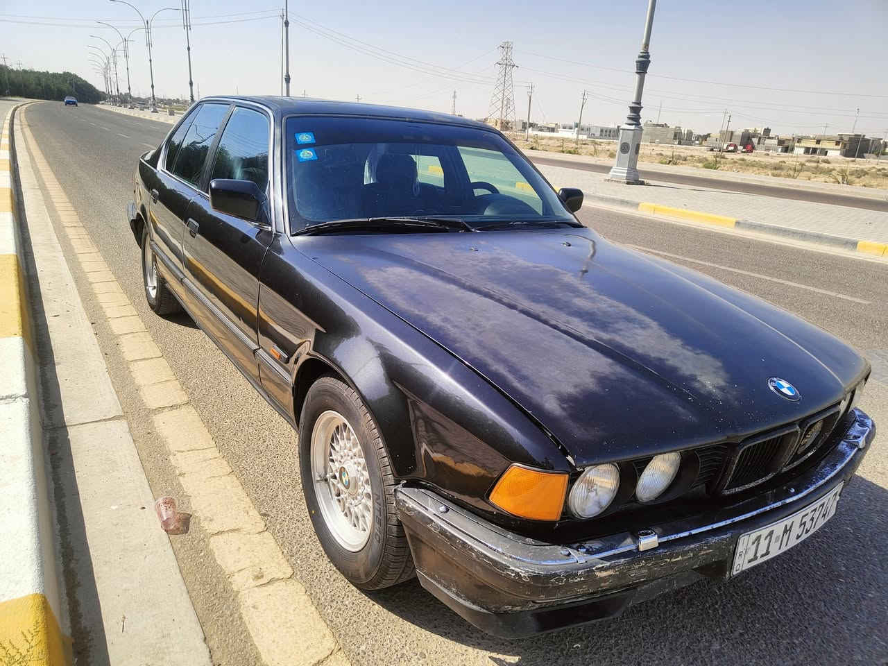 السلام عليكم شباب
سيارتي V8 744i لكن الاصل 730i لان شادلها محرك 8 سلندر 44
موديل 93 بجم عريض فول مواصفات
الاصوليات:
السيارة باسمي 
رقم بغداد انگليزي مشروع وطني
كفالة المحرك والگير والتبريد
دهن المكينة كله لوكمولي وكالة 10/40  
الدواخل جلد اسود وصاج ملكي
سلايد روف شغال
مروحة كهربائية F01
بصمة فتح وقفل
عند التقفيل بالريمونت الجام يصعد والسلايد روف ينغلق تلقائياً
تخم تايرات جديد صار اسبوع من شديته بـ250 الف و السبير ويل شمس
منظومة لايتات امامية قوية بـ 200 الف
السيارة بلادية على وضع الشركة يعني ما مصبوغة بيها جراد بنيد وقمارة وصندوگ
وكذلك ملاحظة ثانية بيها طخة بالدعامية الخلفية والصندوگ شي بسيط 
الدعاميات البلاد مو تجاري والدعامية الامامية تحتاج فقط معجون وصبغ وحتى الخلفية تحتاج معجون لمكان الطخة 
رايدها بـ 72 ورقة وبيها مجال ان شاء الله
رقمي ***********
