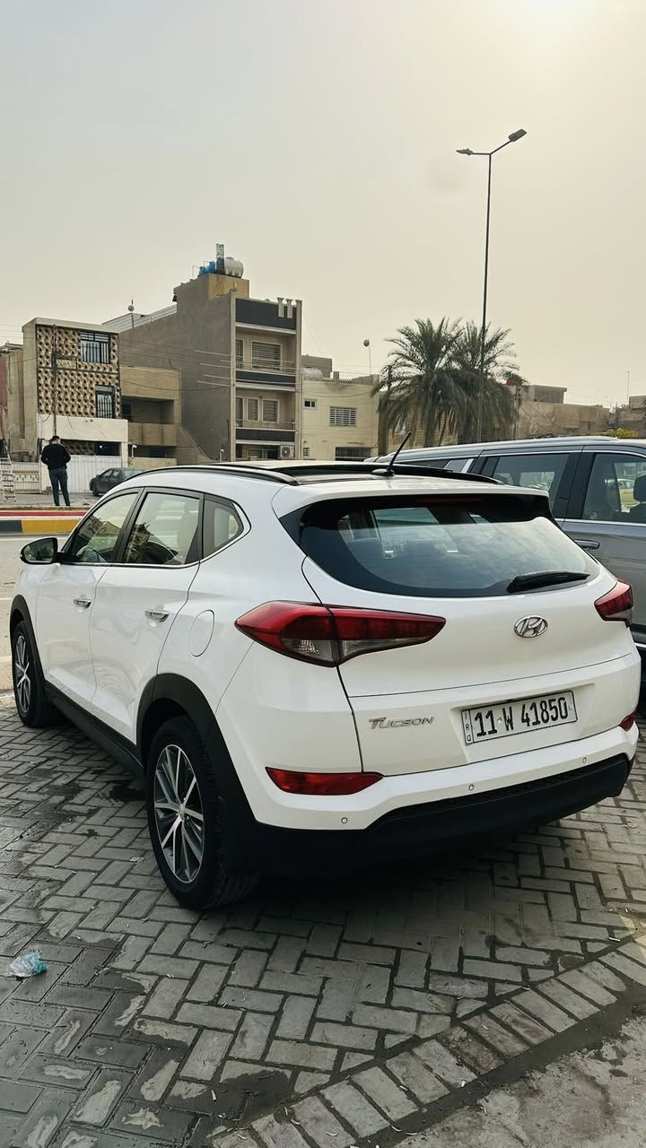 السلام عليكم للبيع توسان ٢٠١٦ خليجي رقم بغداد بأسمي بيهه الباب عكس السائق الخلفي مبدل نفس اللون والجاملغ يم قبغ البانزين صبغ بدون دواخل الباقي مكفول فول مواصفات عده البصمه شاشه كامره بنوراما ماشيه ١٤٤ الف كير مكينه مكفول السياره كل نقص ما ييهه صدر امامي خلفي تخم تاير جديد مكان السياره بغداد 
السعر ١٦٨ وبيهه مجال 
***********
