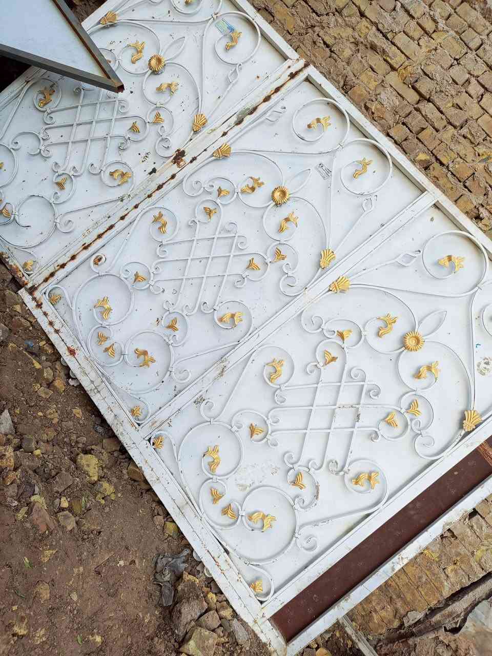 #للبيع  باپ  اسلايت 3مترات ونص مع الجرجوبه والارتفاع   مترين و10 الظهر  بليت  حديد ثقيل ونظيف جدا   @ # مكاني  بغداد الغزاليه  ويوجد توصيل    ***********
***********
