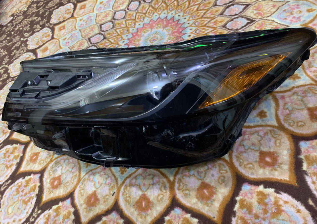 سلام عليكم للبيع لايت كامري 2025  جهة السايق اصلي اصلي اصلي مو تجاري و لا صيني ملاحظة القواعد الي ينشد بيهن البراغي مكسرات السعر 110 الف و بي مجال الاتصال على الرقم *********** المكان 
بغداد - الدورة - شارع 60
