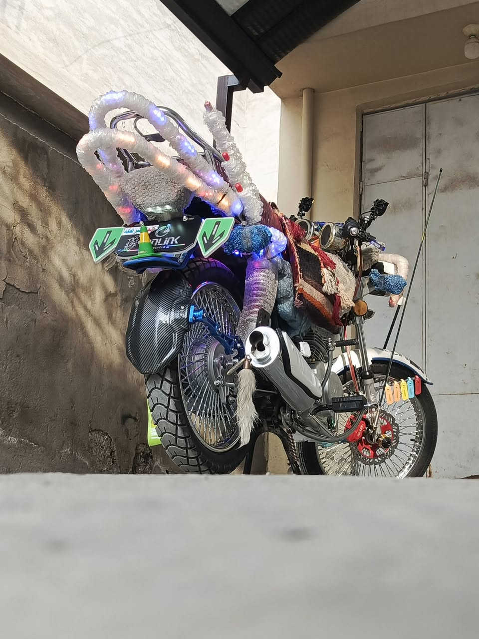 السلام عليكم دراجه تايكر موديل 25 سونك 5كير باب الاول الون موروني ماصر 3اشهر من شادها دراجه مجنبزه بشكل ومرتبه ومجبزها خير من الله السعر خاص ***********موشراي لاتدوخني
