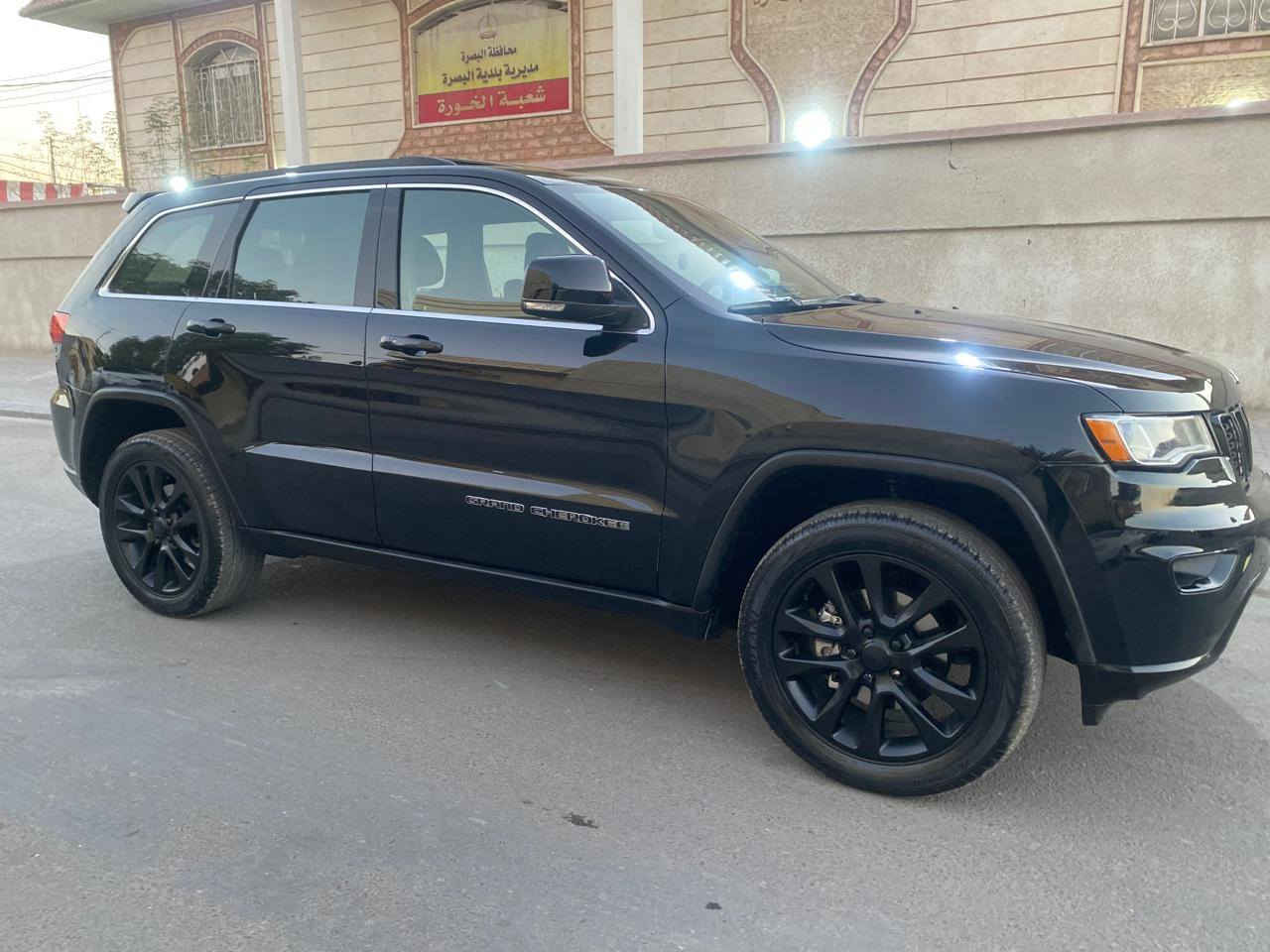 السلام عليكم جيب لاريدو 2017 لمتد فول مواصفات كلين تايتل كفالة عامة
 فتحة سقف/ شاشة جبيرة / تشغيل عن بعد/ شفتات ستيرن/ تدفئة بالستيرن/كشنات تدفئة وتبريد/ كراسي جلد / كراسي الامامية كهرباء/ لايتات زنون / توقف ذاتي اوتو ستوب / صندوق كهرباء 
مكينه 6 سلندر 3600 مكينة كير بالشرط كفالة 
(ماشية 70) رقم سليمانية الدولي سنوية ل 29 وكالة بأسمي تحويل ثاني يوم 
السعر : 235$
رقم الهاتف: *********** 
مكان السيارة البصرة
