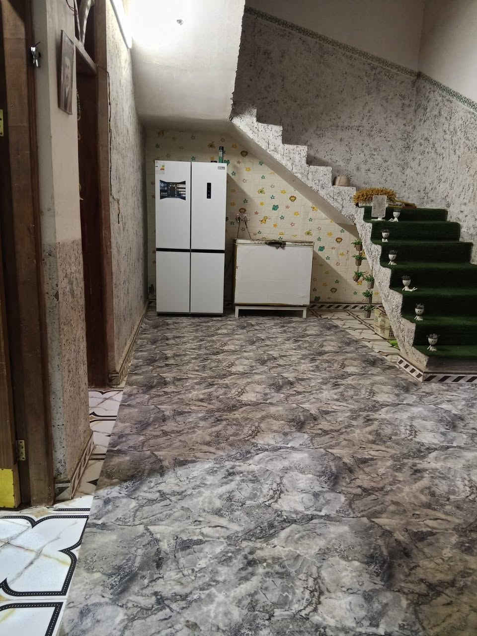 بيت للبيع
كوت فلاحية حي الامام الرضا
المساحة 200
البناء قاط ونص
البيت يطل علئ مربع
التصال علئ رقم
***********
