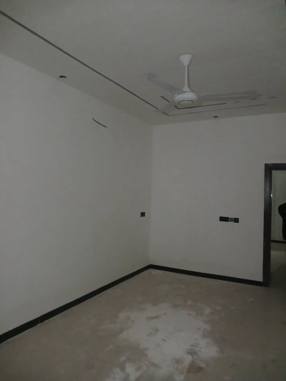 #مشتمل_للبيع 

  🌍 الموقع  / حي الجبيريه الثالثه 
  📌 قرب مسجد باب الريان 

 📐 المساحه  / ( 125m  ) طابقين 
  🧱 بناء حديث درجة أولى  ( صفر ) 💯

  🏠 موقع راقي جدا _ قريب على الشارع العام 

  💠 يتكون من ثلاث 3 غرف نوم 
                      وصاله واسعه ومطبخ
                          وحمام داخلي وخارجي وكراج كبير 

  💰 السعر  / ( 68 مليون  ) 
        ■■■■■■■■■■■■■■■■■■■■■■■■
           للإستفسار أكثر يمكنم التواصل عبر رقم الهاتف 
                ☎️ ( ***********  )☎️ أبو سيف 

          🙋‍♂️ #أعرض عقارك يمنه وأنته مرتاح بالبيت 🏡
                      وحنه نهتم بالبيع والترويج 

📍 #العنوان_الضباط_الثانيه  📌 مقابل #شارع_ألفين  .
