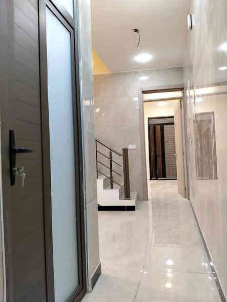 السلام عليكم تعلن شركة الجبوري للعقار والمقاولات العامه عن بيع دار ملك صرف زراعي سند 25 في منطقة الاسبع ابكار خلف المعارض معرض الشمس بناء حديث درجه أولى 
1 المساحة 60 متررر 
2 الواجه 4 مترر ررر
3 النزال 15 مترررر 
4 عرض الشارع 6 مترررر 
5 السعر 160 مليون 
يحتوي الدار على طابقين
الطابق الأول طرمه وصاله وحولي ومطبخ وغرفتين نوم وخدمات ومنور 
الطابق الثاني غرفتين نوم وحولي وخدمات وبيتونه وسطح
عنوان الشركة الكريعات الكويتي شارع حسينية ابي تراب قرب فلكة القرغولي استفسار اتصال على الارقام التاليه 
*********** أبو صكر الجبوري 
***********
