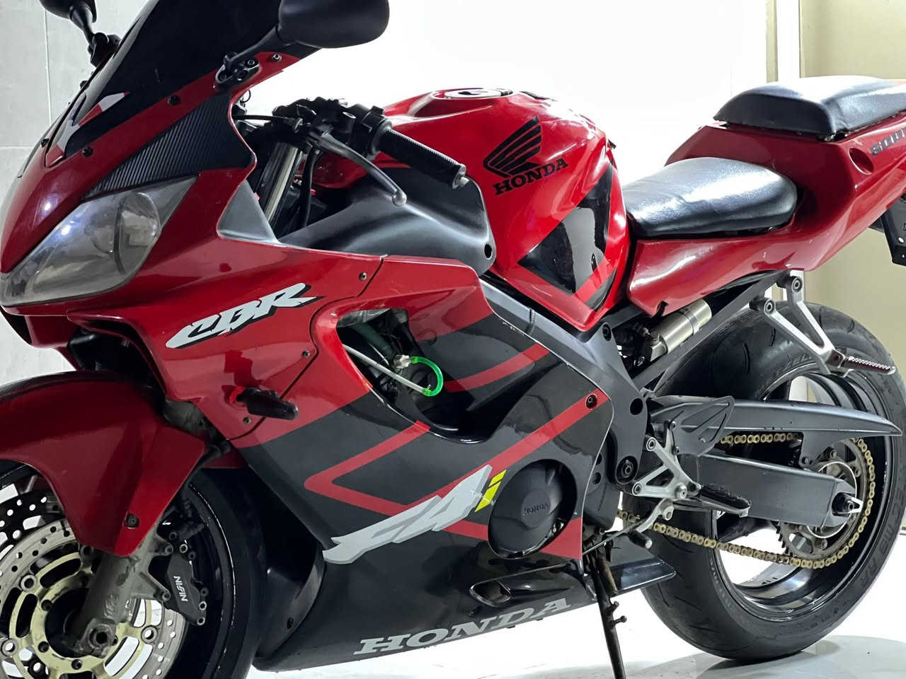 سلام عليكمf4i 2004 600cc
مكينه مفتوحة مشتغله يم كابتن دانه 
نضافته مثل مموضحة بلصور وبعد احلا بلحقيقة
مناقصة كولشي كاملة مكملة 
دبل مروحة
مكاني بغداد
السعر 20 
متواجد واتساب فقط او اتصال
***********
***********
