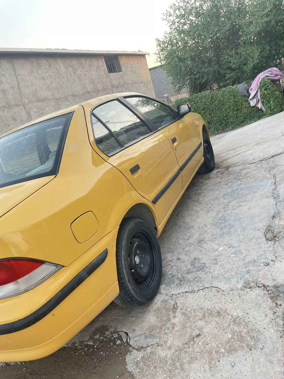 السلام عليكم سمند ناطق للبيع موديل 2011
السيارة جديدة ومكفولة من ضربة وتبديل وصبغ وخياس 
بيها بارد بسيط باب الصدر كد شبر فقط
كير و محرك مكفولات 
صدر امامي خلفي جديد 
تخم تاير جديد 
كلج جديد قبل أسبوع شادة 
مشط ستيرن جديد اليوم شادة 
رقم بغداد انكليزي باسمي 
سنوية لل 29
مصفرة هيئة وغرامة 
السيارة مابيها نقص برغي واحد كبل للشارع 
ميكانيك بلاد ومكفول 
دوس بلاد 
هلالات بلاد 
شواصي بلاد 
سنتر لوك ريموت
داخل بلادي ومدوشم 
السيارة بيها جراد شي قليل كلش على الجنطة فقط 
السعر (47 )وبيها مجال للشراي فقط 
*********** واتساب 
مكاني بغداد بسماية ناحية الوحدة 
اخوان إذا ماعجبكم السعر اعبر المنشور 
الآن التعليق السلبي يعكس على مستوى تربيتك وأخلاقك 
وأهل ل 40 و 35 لاتتصلون ابداً
