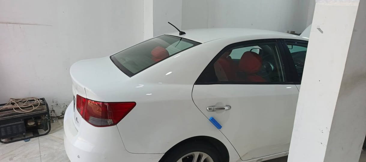 السلام عليكم سيراتو موديل 11 بيها ثلاث قطع باب والهلال الجاملغ الخلفي والجاملغ الأمامي الخشم مالته سنويه لل2031 هزه جديده صدر جيس مكينه لا تنقيص ولا تبخير كير 6نمر وكاله تحويل  / السعر 82 وبيها مجال مكاني واسط الشحيميه رقمي *********** //***********
