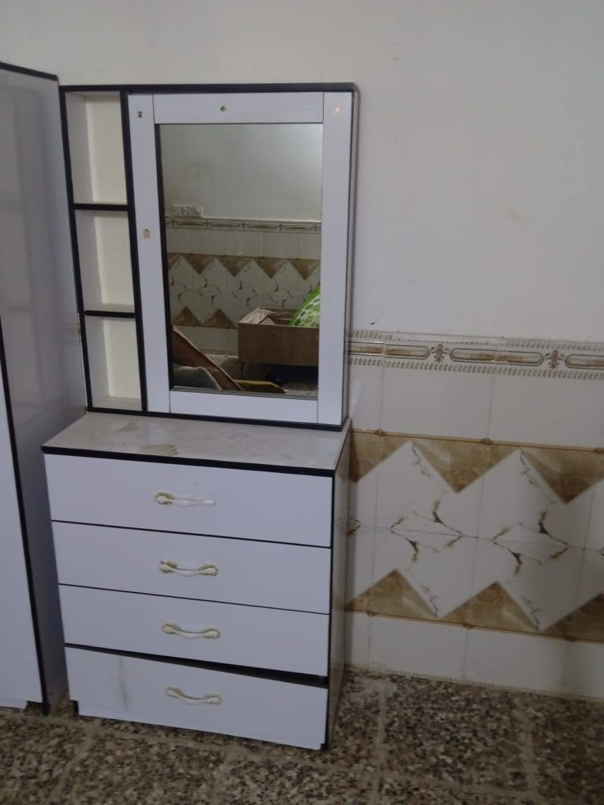 ميز تواليت مع كنتور مستعملات للبيع 
الكنتور75 وبيه مجال
ميزتواليت 50
المكان بابل الحصوه حي بلديه
للاستفسار الاتصال *********** الفلوجة, الأنبار
