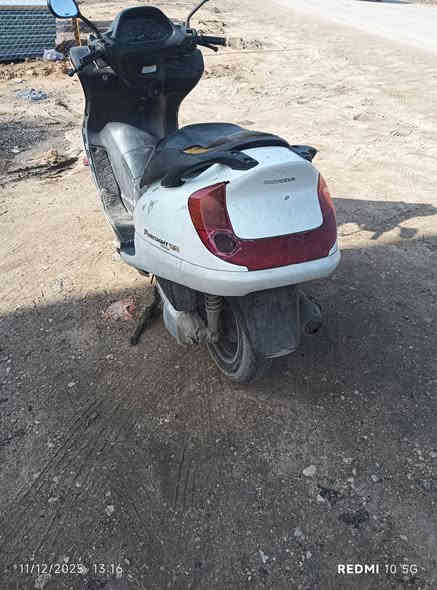 السلام عليكم دراجه اسمها موجود بلصوره شغاله سلف كهربائيات كامله مابيها نقص السعر 400وبيها مجال رقم ***********بي واتساب العنوان السماوه
