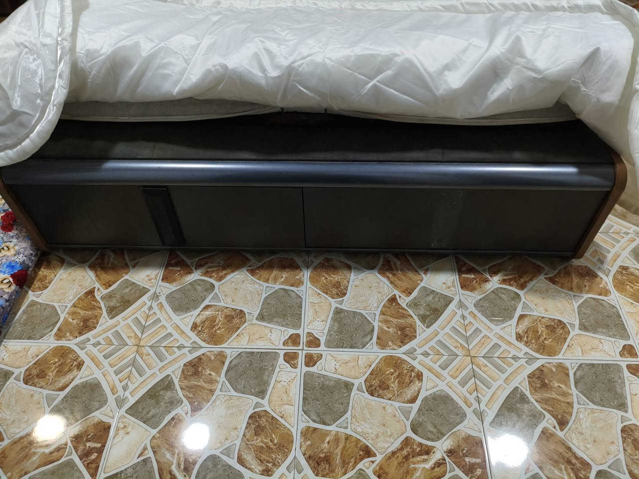 متاح غرفه تركيه 11قطعه نضيفه تلحيضات بصيطه جدآ السعر مليونين وبيهه مجال 
💯🇮🇶✅الرقم ***********
