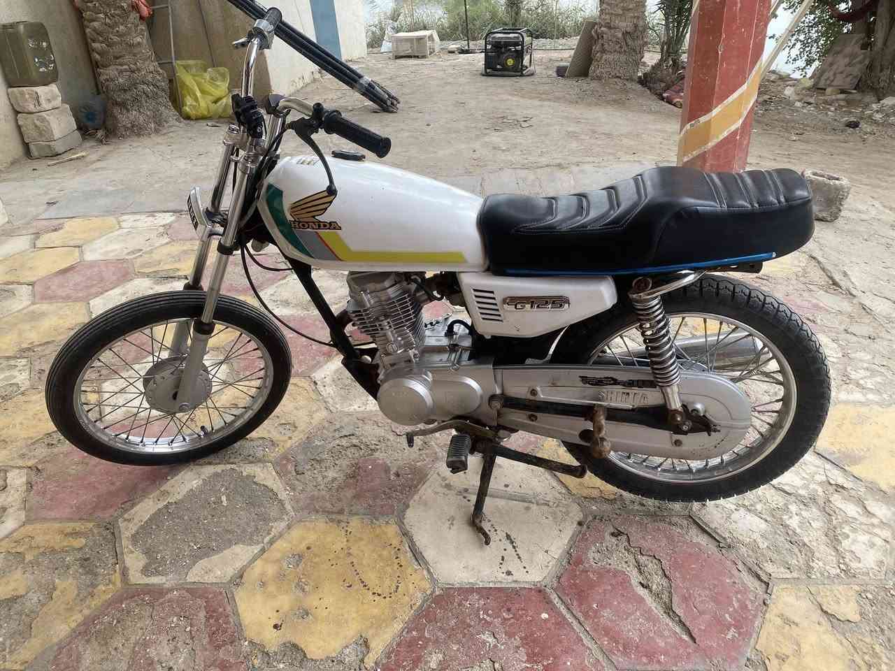 دراجه نامه للبيع مبدل بيها بس ولفات
مكان سوق الشيوخ ناحيه العكيكه 

سعر ب ٥٥٠ وبيها مجال
***********
