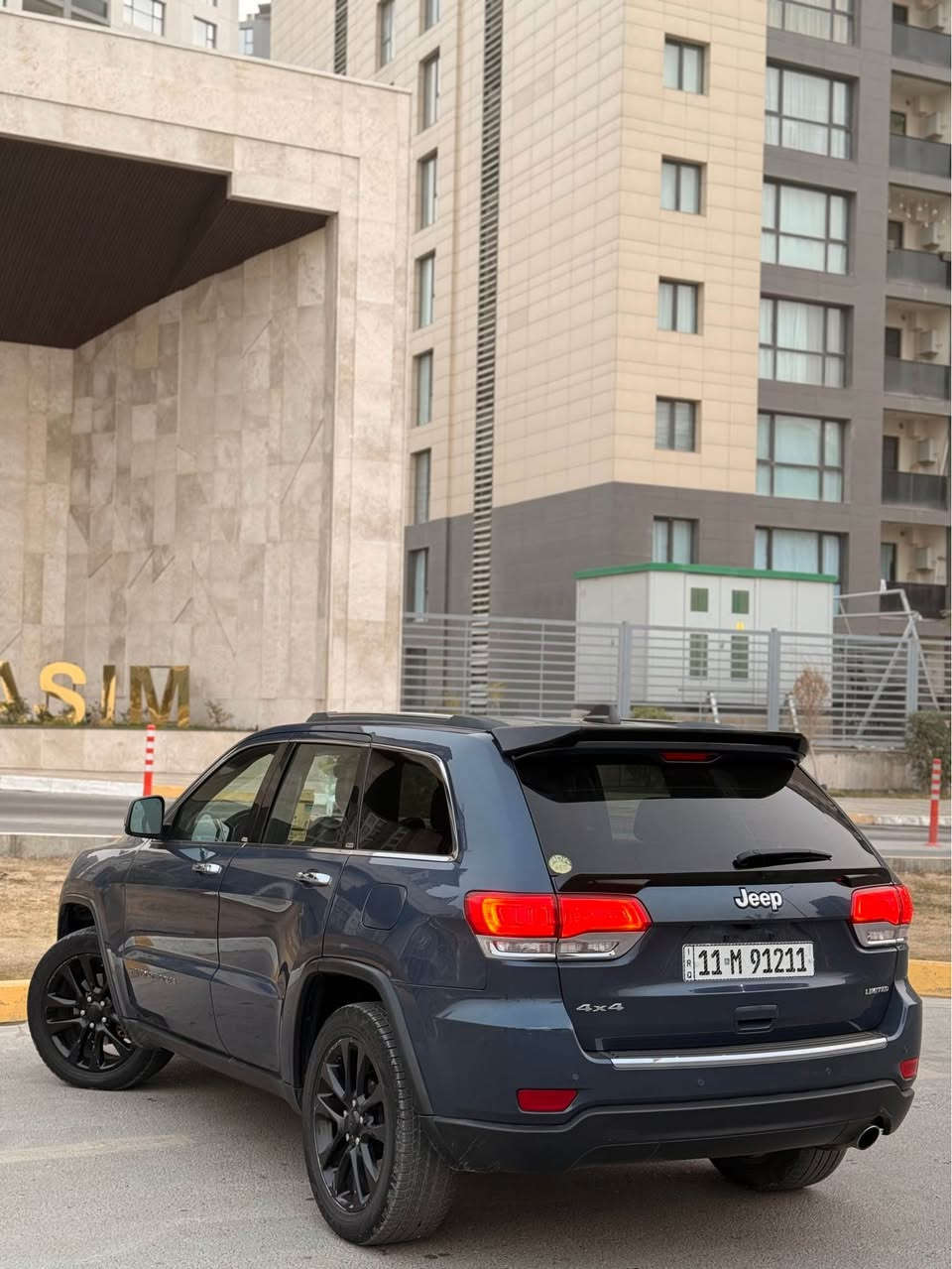 مكلفه بالنشر 
 (لمتد )كامل مواصفات
✨ موديل: 2019 
✨ فئة: Limited (لمتدد بلص)
✨ رقم بغداد بسمي تحويل ثاني يوم 
ماشيه 90الف ميل
💎 المواصفات الكاملة:
✔️ محرك 6 سلندر 3600
✔️ دبل (دفع رباعي)
✔️ فتحة سقف بانوراما
✔️ جلد فاخر وكالة
✔️ شاشة كبيرة 3 + نظام ملاحة
✔️ كاميرا خلفية + حساسات أمامي وخلفي توقف ذاتي
✔️ تشغيل بصمة (دخول وتشغيل بدون مفتاح)
✔️ ريموت ستارت (تشغيل عن بعد)
✔️ مقاعد كهرباء + تسخين مقاعد
✔️ مثبت سرعة
✔️ تخم تاير جديد
✔️ إنارة LED نهارية
✔️ نظام ثبات إلكتروني
🚗 السيارة استخدام شخصي، نظافة عالية جداً، فحص كامل.
🔥 ما تحتاج صرف نهائياً – عليها ادامه كامله.
💰 السعر 215وبيه مجال
الحادث بنيد فقط 
📞 للحجز والاستفسار:
*********** بغداد, العراق
