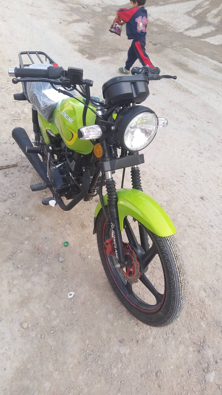 دراجة سونك 5 گير زيرو قبل يومين اخذتها من الشركة للبيت ماطلعت بيها
اخذتها واشتريت سيارة مااحتاجها  
اريدها 900  وبيه مجال بسيط حك الجيه 
*********** عنواني محمودية
