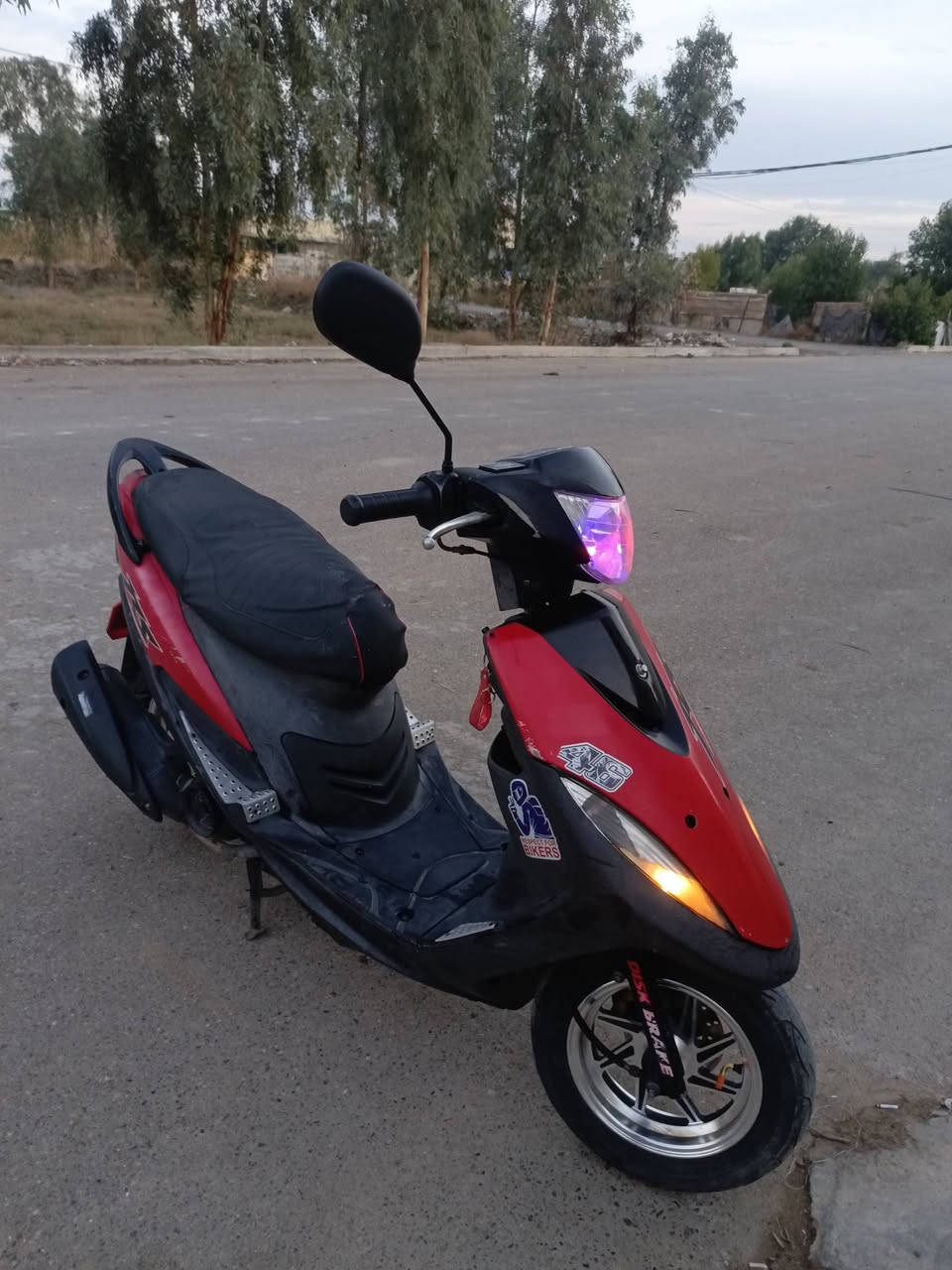 اقره المنشور زين وتدلل 
سلام عليكم ماكس عدله للبيع دراجه صارلها فتره من نازله من الرمبه دراجه بلاديه برغي ممفتوح بيها مكفوله كفاله عامه ختم واحد سوادات وكفرات ومكينه كله ع البلادي نكره سلف اب اي وقت بيها اكثر من 32 ختم كهربائيات كله شغال شلعه ومعدل طيران الدراجه ناعمه وقويه وخير من الله ومكفوله وجاهزه من كلشي زوج تايرات جديد دهن اصلي السعر ب (825)وبيها مجال الشراي يتصل بي خير ويدلل *********** واتساب واتصال
ملاحضه الدراجه بيها وياله البلادي مالتها وليس هذا التجاري
