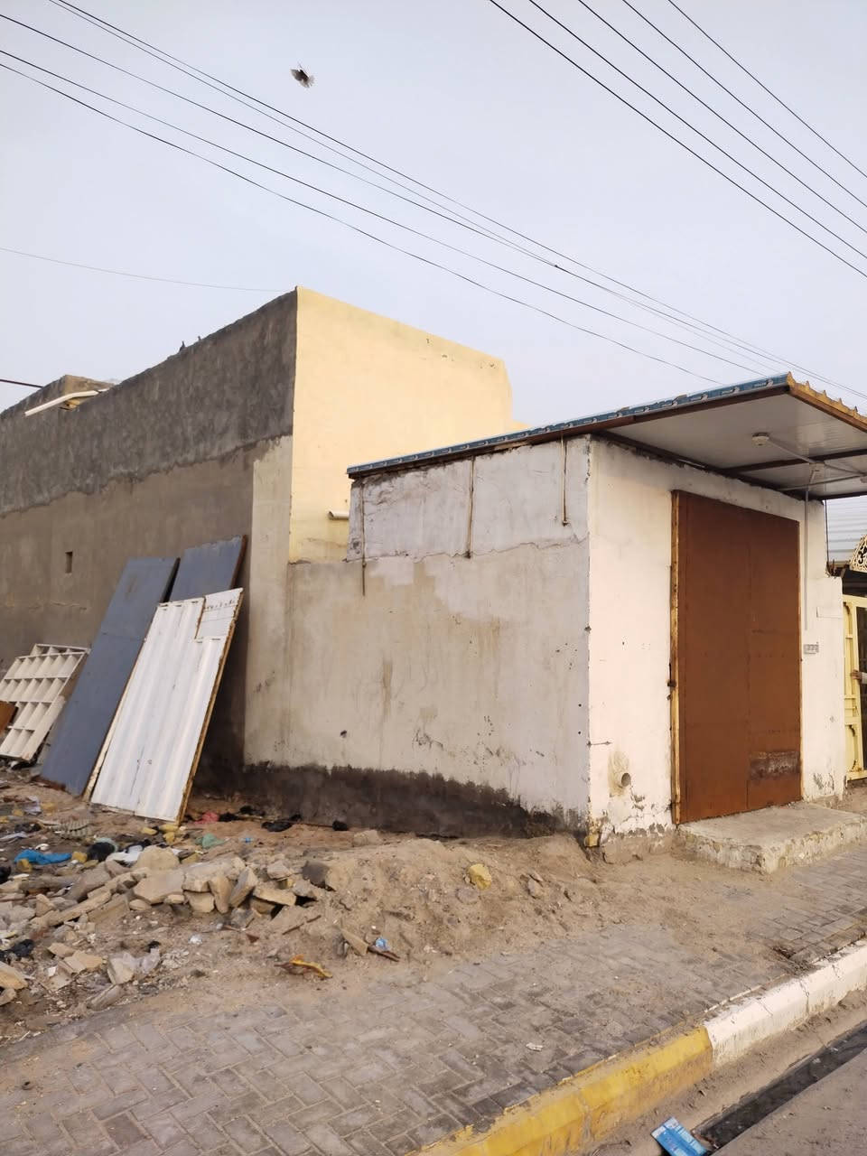 بيت للبيع طابقين غرف 4
صالة 3 مطبخ 
براني صحيات داخليه و خارجية 
البيت عگادة رباطات 2 
مساحة البيت 250 متر
حي غرة الصوب الكبير  السعر 120 وبيه مجال 
للاستفسار ***********
او مراسلة الصفحه
