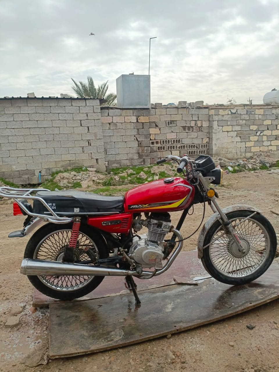 بسبب الوعود الكاذبه اعيد نشر الدراجه   تايكر موديل 20 امحدث 23 المكينه إبلاد ما مفتوحه بس الكهربائيات كلهن شغالات بس يرادلها اشاير السعر 375 بيها مجال قليل رقمي ***********
.
