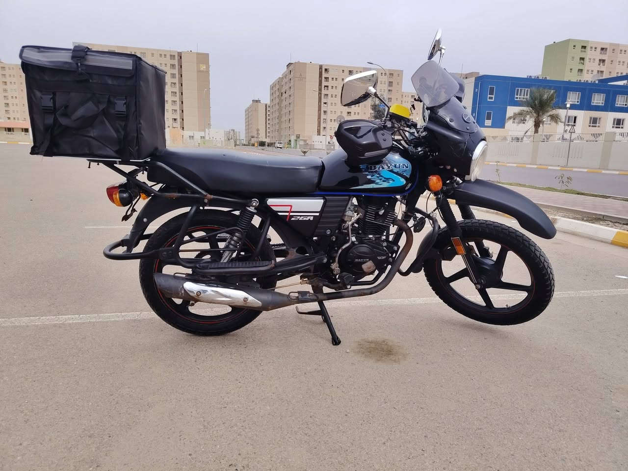 البيع دراجه داي وان مديل 2022
لايت زنون منضومه كامله 
تايرات جدد امامي وخلفي 
بنزات امامي خلفي جدد 
محرك 150cc
دراجه مابيهة اي نقص 
دراجه مكفوله كفاله عامه 
مكان بغداد (***********) /مامتواجد عله فيس /
