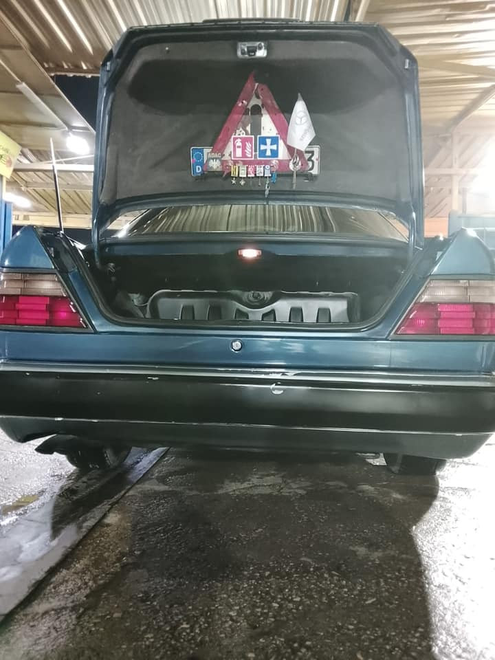 سلام عليكم مارسيدس دب للبيع موديل 89 مكينه بلاد مصبوغه جماليه  مكينه كير كهربائيات تبريد حداديه تخم تاير باتري جديد خير من الله فتحه طكتين كشنات كهرباء السياره رقم بغداد بسمي السياره اي نقص مابيها عنوان كربلاء للتواصل والاستفسار الاتصال على ***********
***********
