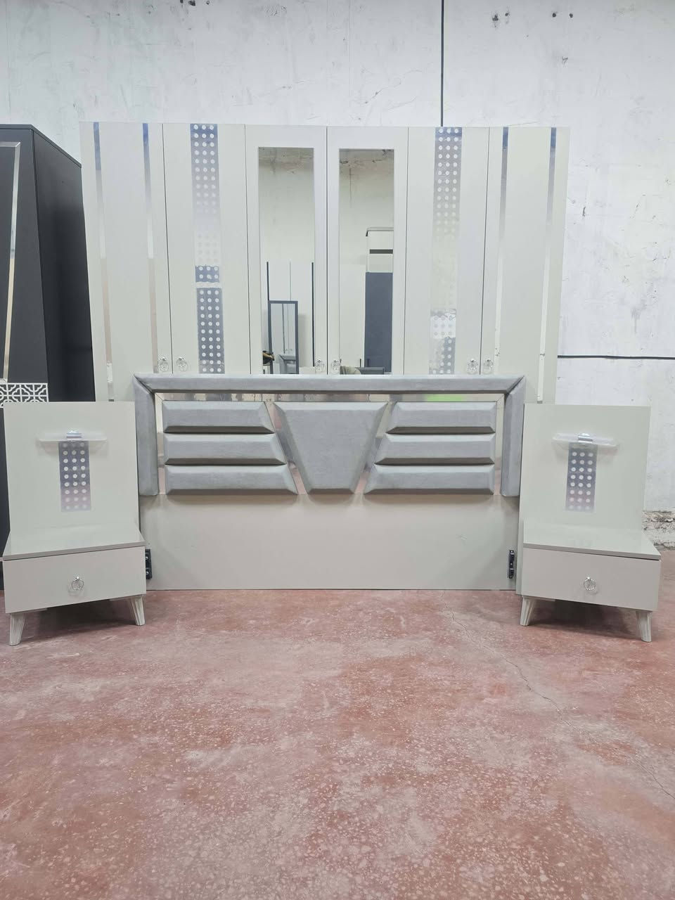 💎🔥 غرفة تركي مستخدم – 6قطع كاملة 💎
💯 نظافه 95% |  نظام أبواب مرتبه 
💸 السعر: 500 قفل
🪛 شد مجاني + 🚚 نقل مجاني داخل بغداد 
#يوجد.انواع الغرف خاص


**إذا كنت صاحب هذا الإعلان وتريد حذفه لأي سبب، رجاءا أرسل رسالة إلى الدعم الفني**