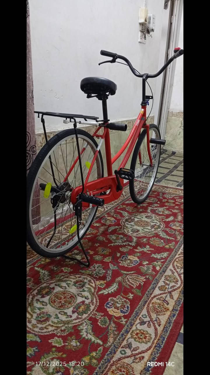 سلام عليكم باسكل للبيع او مراوس حجم 26 لون طماطي مديل 2018 باسكل نضافه كدام عينك  سعر خاص مكاني كوفه حي ميسان شارعع عوده ***********
