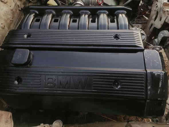 السلام عليكم للبيع تحويره كامله مكينة 20 وكير عادي وضفيره وعقل  سعرها ٩٠٠ وبيه مجال قليلل
***********
