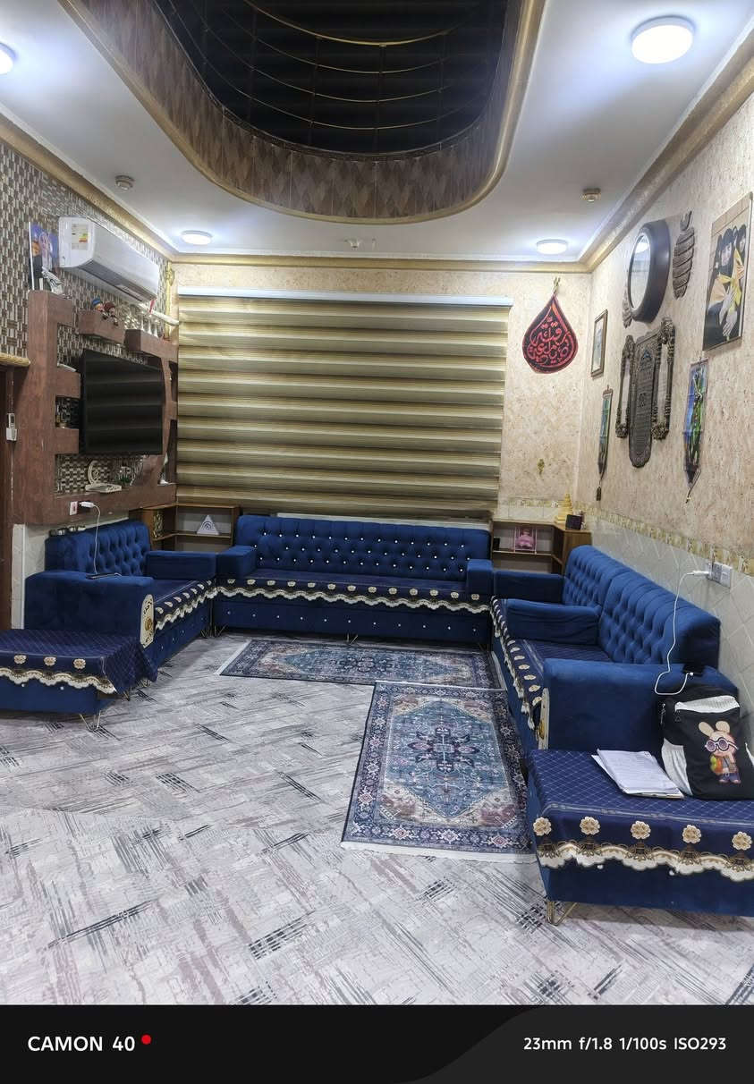 سلام عليكم للبيع دار مساحة (236) طابو صرف بسمي نزل 20 واجهة 11.8 طابقين بناء حديث مال 2018 شغل وبناء البيت درجة اولى للاخير يتكون البيت من كراج يسع سيارة وصحيات خارجيه يتكون الطابق الاول من كنيدور واستقبال ومطبخ حار وبارد وصالتين وغرفه ومجمع صحي و3 مناور وحديقه داخليه يتكون الطابق الثاني من  ثلاث غرف وصاله كبيرا ومجمع صحي ويتكون  على بيتونه وسطح كبير البيت كامل مكمل على اخر حبايه نقص فقط الواجها ما مشتغلها باقي البيت كامل مكمل.
عنوان البيت / (ديالى بعقوبة التحرير قرب المعهد التقني منطقة الاوقاف قرب الملعب الخماسي مال الاوقاف) . 
سعر البيت / (370 ملون وبيه مجال للشراي). 
الرقم/
***********
***********
***********
