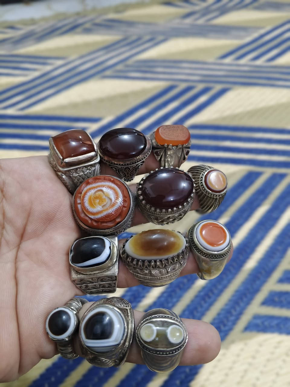 السلام عليكم ورحمه الله وبركاته
خواتم كله قديم وصياغه ثقيله ما ابيع شلعه بس مفرد الي مهتم يتفضل خاص حبايب يوجد توصيل كافه العراق


**إذا كنت صاحب هذا الإعلان وتريد حذفه لأي سبب، رجاءا أرسل رسالة إلى الدعم الفني**