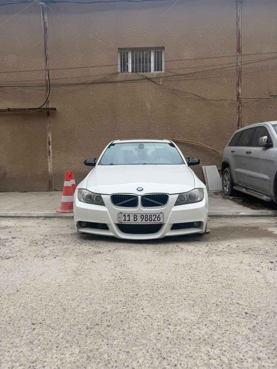 Bmw 335i 2008
6 line Twin Turbo 3000

كاميرا خلفية 
شفتات ستيرن

شاشه car play 

فتحه سقف 

السياره تدعم ال comfortable key تفتح وتقفل الابواب باللمس  واناره ترحيب

السياره فول مواصفات ومابيها كل نقص وايضاً بدون مسج مكينه والتيربوهات كلهم بصحه ممتازه جدا

كير zf

مري شفط 

بردات خلفيه

السياره بعد بيها طن مواصفات 

ضربتها جاملغ امامي جهت الراكب

مكاني بغداد 

   السعر 100 (قفل(   مستحيل تحصل بنظافتها بهيج سعر مال بيع مستعجل

 دينار واحد مناقصها     

للتواصل ***********
