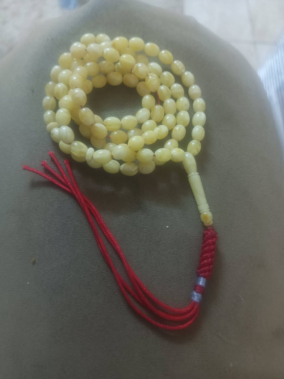 سبح ثنين للبيع الاولى كهرب روسي حر طبيعي قديم قطعه نادرة صعب تتوفر وزنها 80 غرام والثانية بولوني حر طبيعي 101للاستفسار ***********
