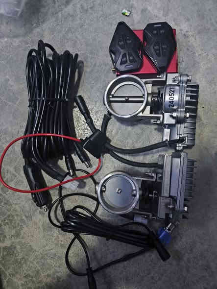 جیهازی سالۆنسای سپۆرت بەکۆنترۆڵ ئیش دەکات
هەموو ئەشیایەکی لەگەڵە دو دانەیە
هەرەس ویستی لەخزمەتیام سعری 100دۆلارە
لە کەلارم گەیاندن هەیە
***********
