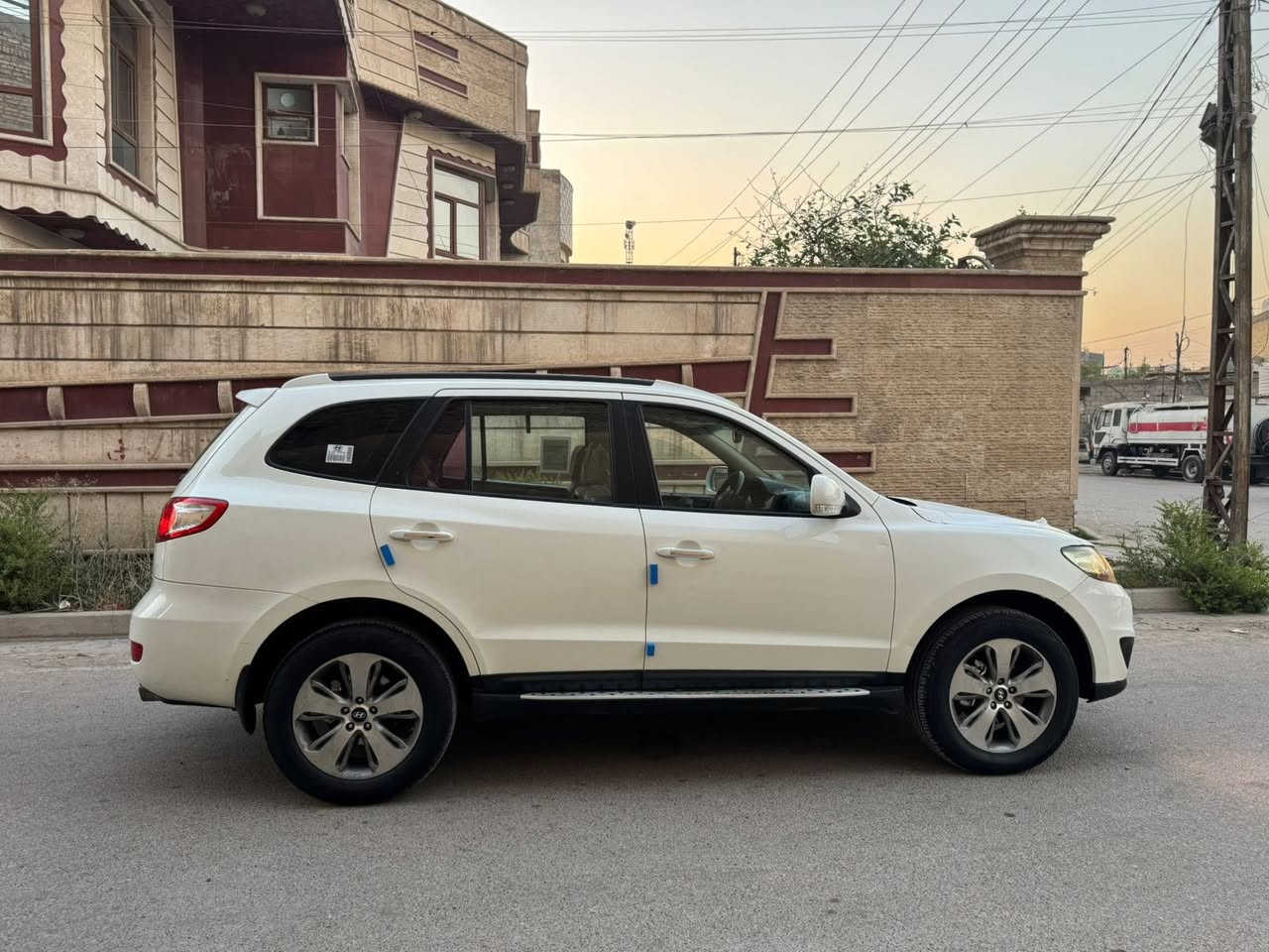 سنتافية للبيع موديل ٢٠١٠ خليجي محرك ٦ سلندر سيارة نظيفه وجاهزه محرك كير تبريد ثلج تخم تاير جديد كل نقص مابيها سيارة ٧  راكب محرك ٦ سلندر تبريد تلث قطع سلايت روف فور ويل تحكمات شاشة كامرة حساسات سيارة بيها قطعتين صبغ فقط بدون دواخل بدون ضربه رش فقط رقم بغداد مشروع وطني تحويل ثاني سيارة سعرها ١١٦  ورقه ومكان السيارة بغداد البلديات ***********
