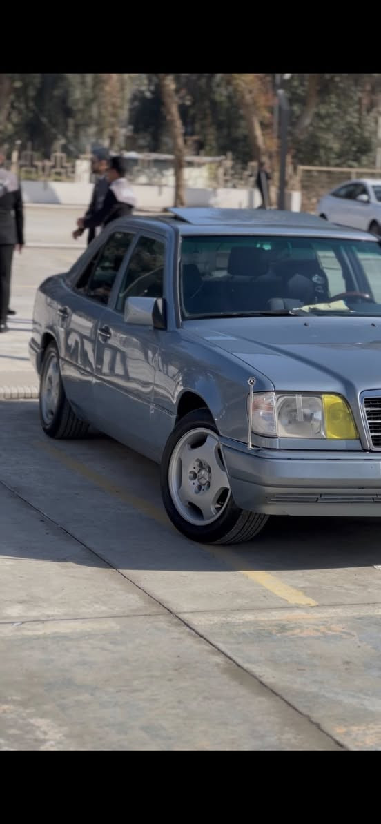 السلام عليكم مارسدس دب 88 محدثه 95 بيبي سياره بدون حادث قواعد دبلات بلاد صبغ عام تخم تاير صدر امامي خلفي كهربائيات كلها شغاله 

مكاني موصل سياره رقم دهوك تحويل مباشر 

السعر 75 بي مجال بسيط بيع فقط ***********

السياره احلا من الصور  بعد
