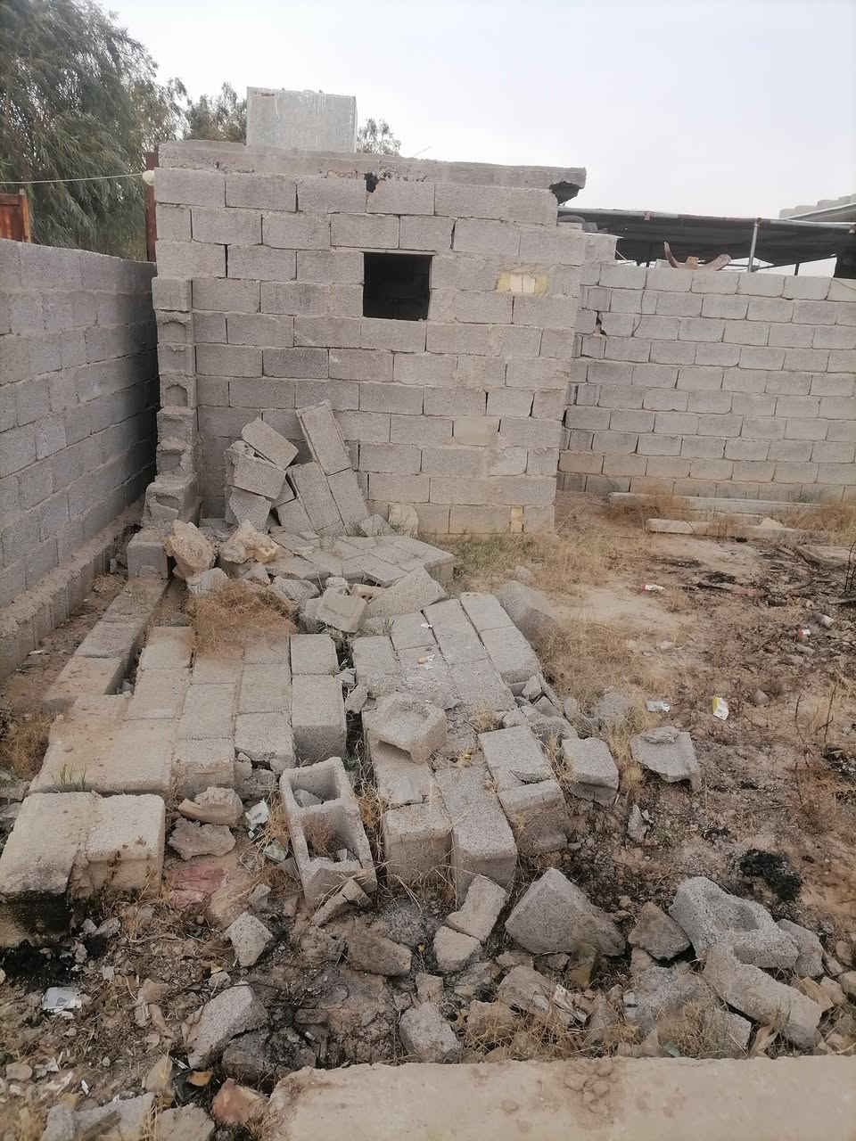 السلام عليكم كاع مساحه 500 متر وبيها بيت هيكل مساحته 150 متر مكانهم بغداد كرغوليه الاستفسار اكثر
***********
