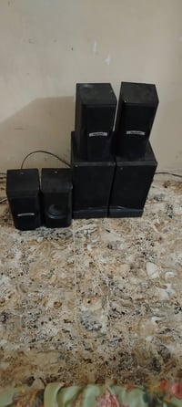 6سماعات وجهاز الله شاهد صوت عالي ويخبل للبيع بكاني بغداد 07739691341
