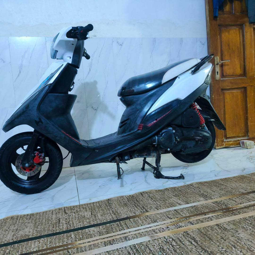 سلام عليكم 
دراجه ماكس عدله 
درجه شلعه معدله كهربيات عالي ناصي كله شغال حيل نضيفه ما متعوبه مال بيت  بلاديه وحلوه نكره سلف بكل وقت نوع صلالنصهFM✅
السعر 650وبيه مجال عنوان بغداد الزعفرانية ‏‪متواجد خاص اي ستفسار ‏‪0777 989 0504‬‏💯
