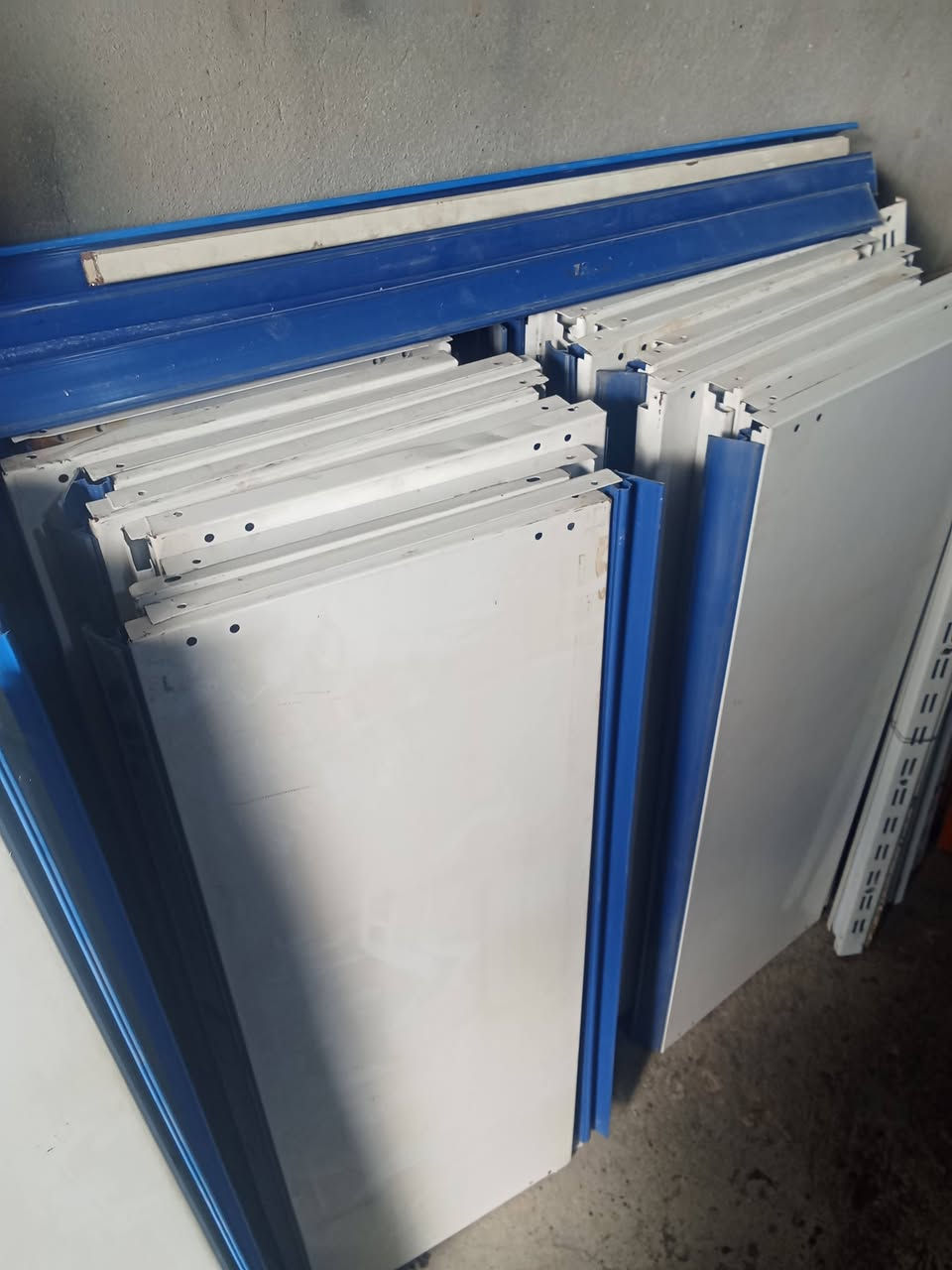 25 متر رف جداري مستعمل قليل مكاني كركوك اتصل ***********
